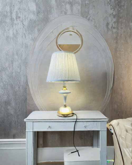 KW8026 -LAMPARA DE MESA ESTRUCTURA METALICA Y ACRILICO