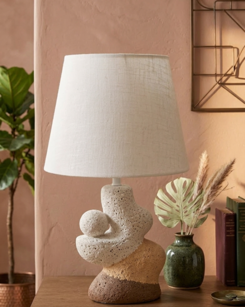 KW20193- LAMPARA DE MESA ESTRUCTURA CERAMICA-CAFE-BEGE-BLANCA